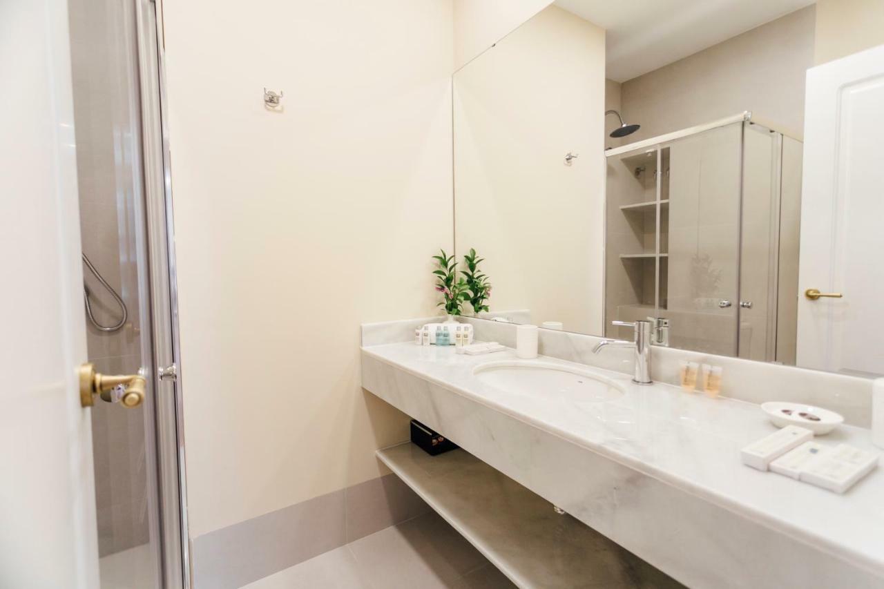 Stylish And Wide- 3Bdr 3Bth- Los Remedios Sevilla Buitenkant foto