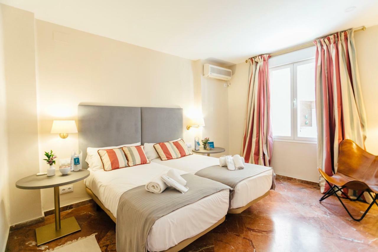 Stylish And Wide- 3Bdr 3Bth- Los Remedios Sevilla Buitenkant foto
